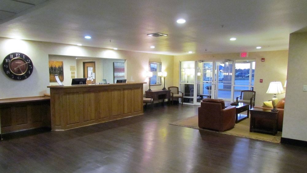 Oak Hill Inn & Suites 2