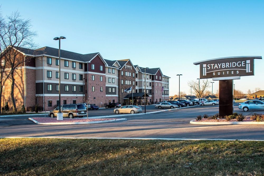 Staybridge Suites SCHERERVILLE by IHG 1