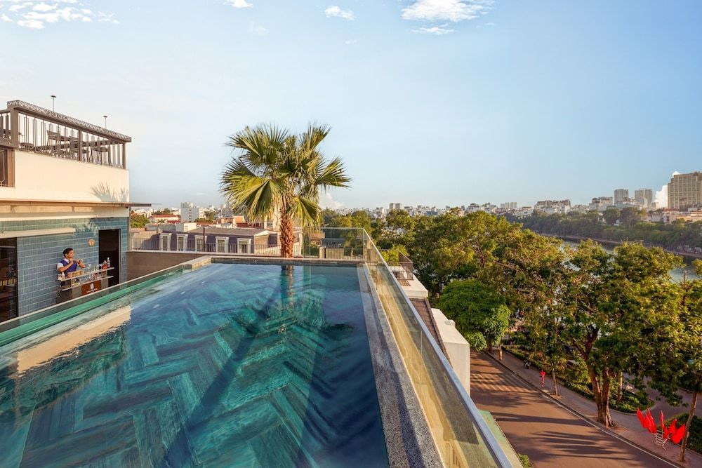 La Siesta Premium Lakeside 1