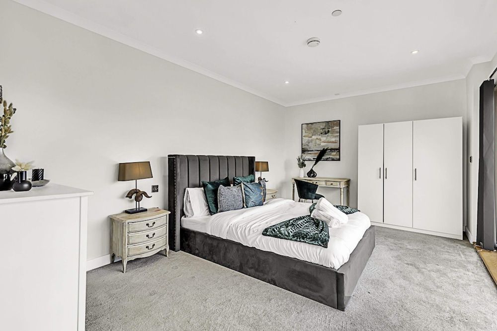Beautiful Abode In Brentford 2