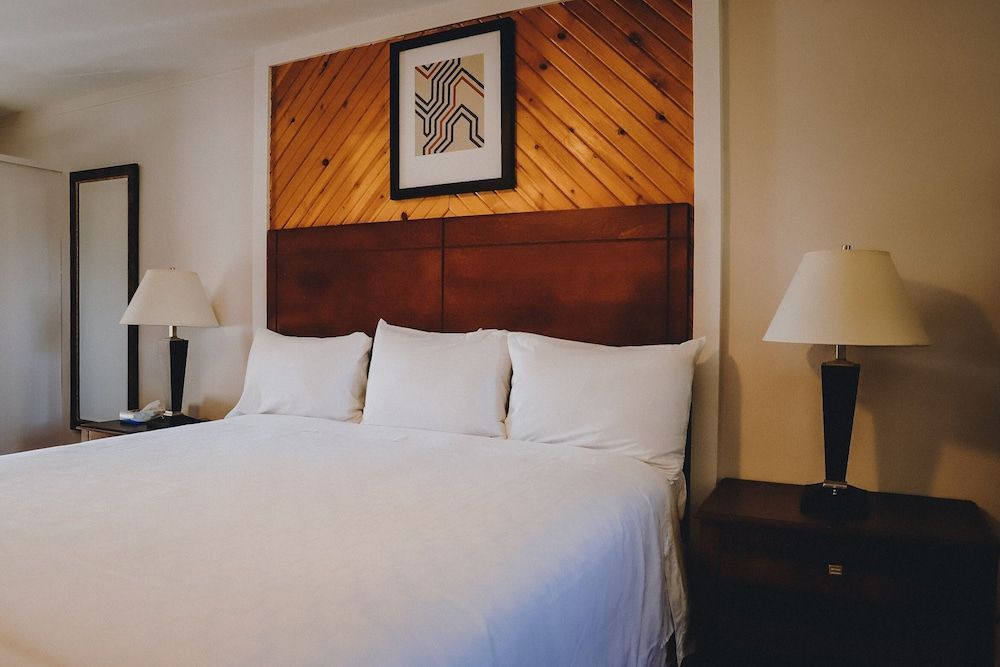 The Inn At Gull Lake 2