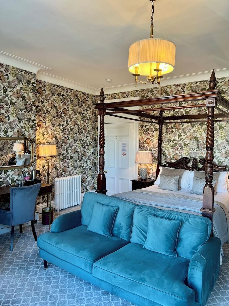 Glenesk Hotel 2