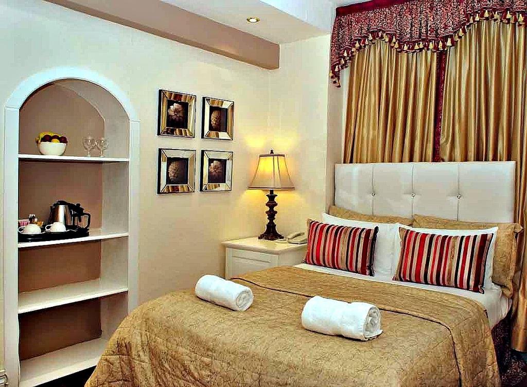 Piccolino Hyde Park Hotel 1