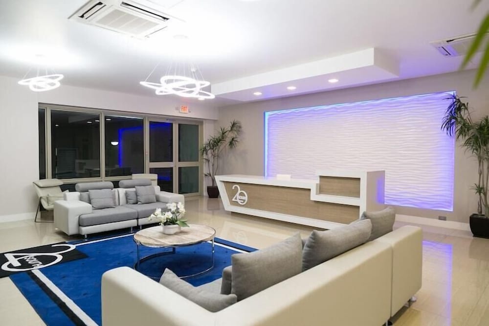 Apartment with roof top pool 2