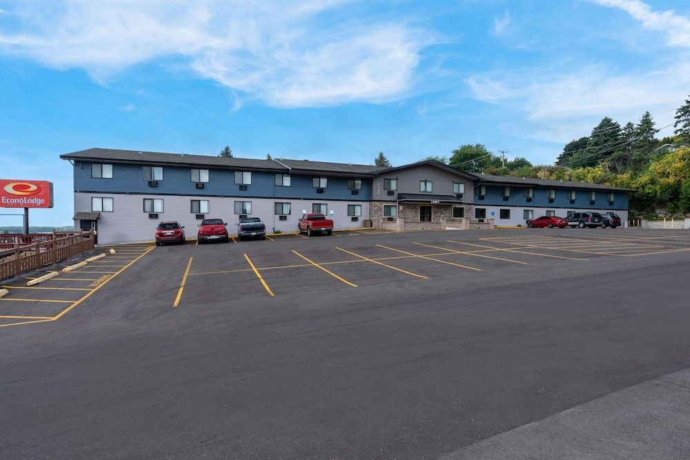 Econo Lodge Madison East 1