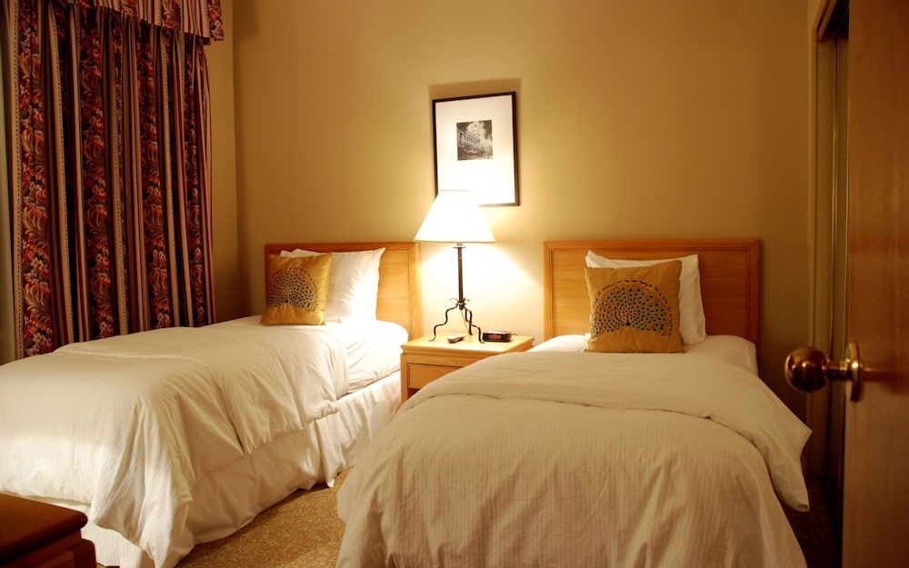 Rosellen Suites at Stanley Park 2