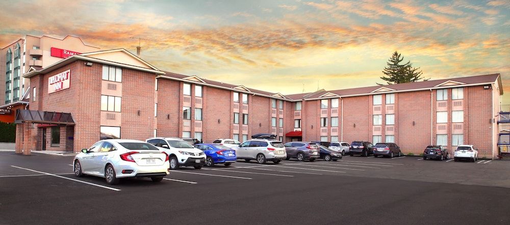 Diplomat Inn 1