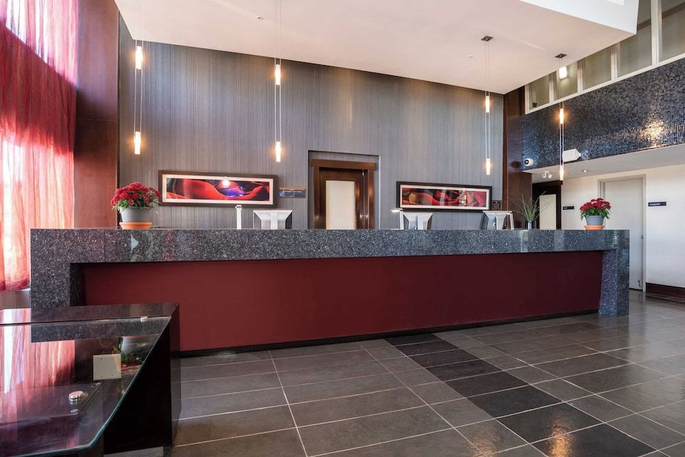 Sandman Hotel & Suites Winnipeg Airport 2