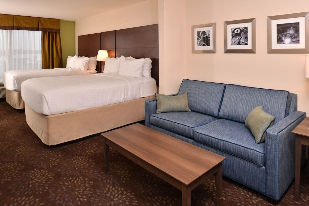 Holiday Inn Express & Suites DEARBORN SW - DETROIT AREA by IHG 1