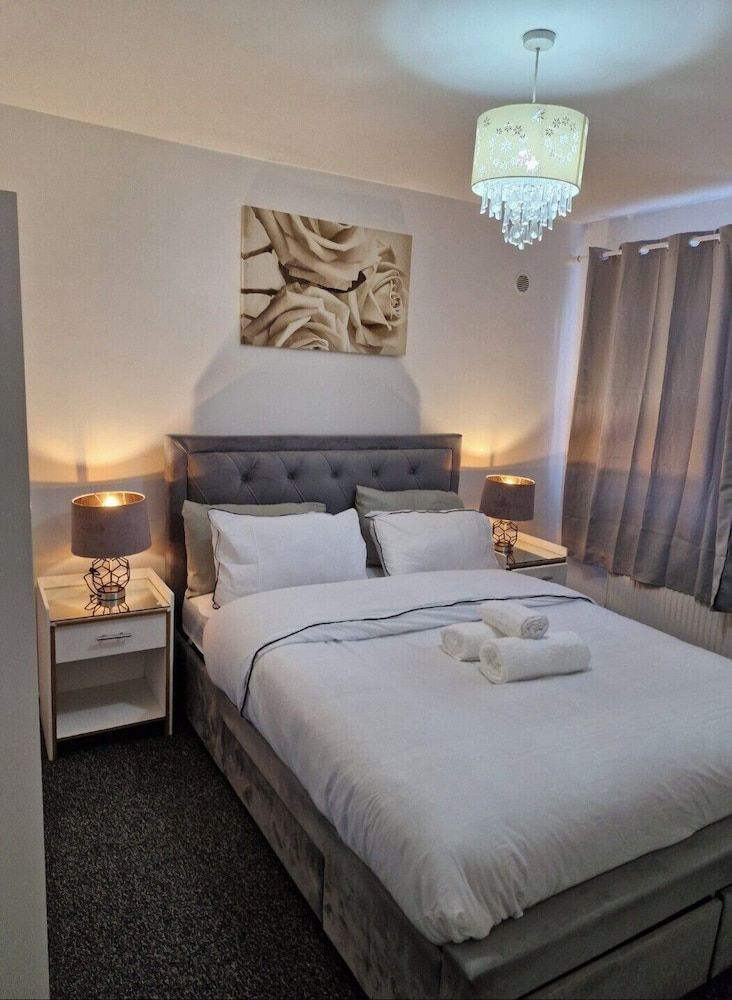 Cosy 3-Bed Home close to city and shops 1