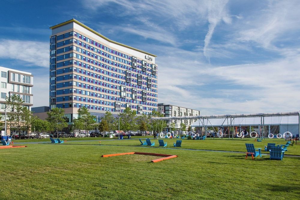 Aloft by Marriott Boston Seaport District 1