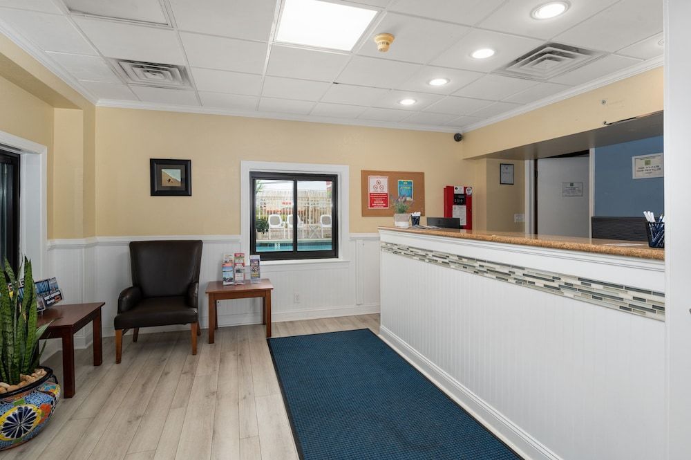 Coastal Palms Inn and Suites 2
