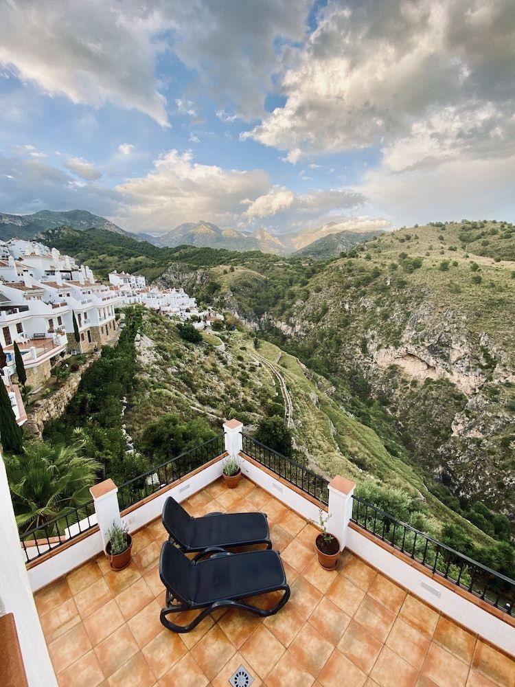 La Perla de Frigiliana Suites & Villa 1
