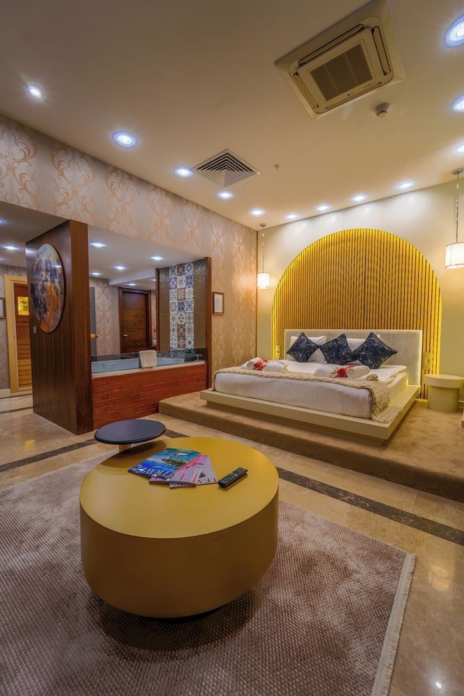 Grand Canyon Hotel 1