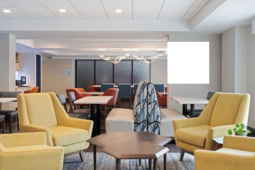 Holiday Inn Express & Suites CINCINNATI RIVERFRONT by IHG 2