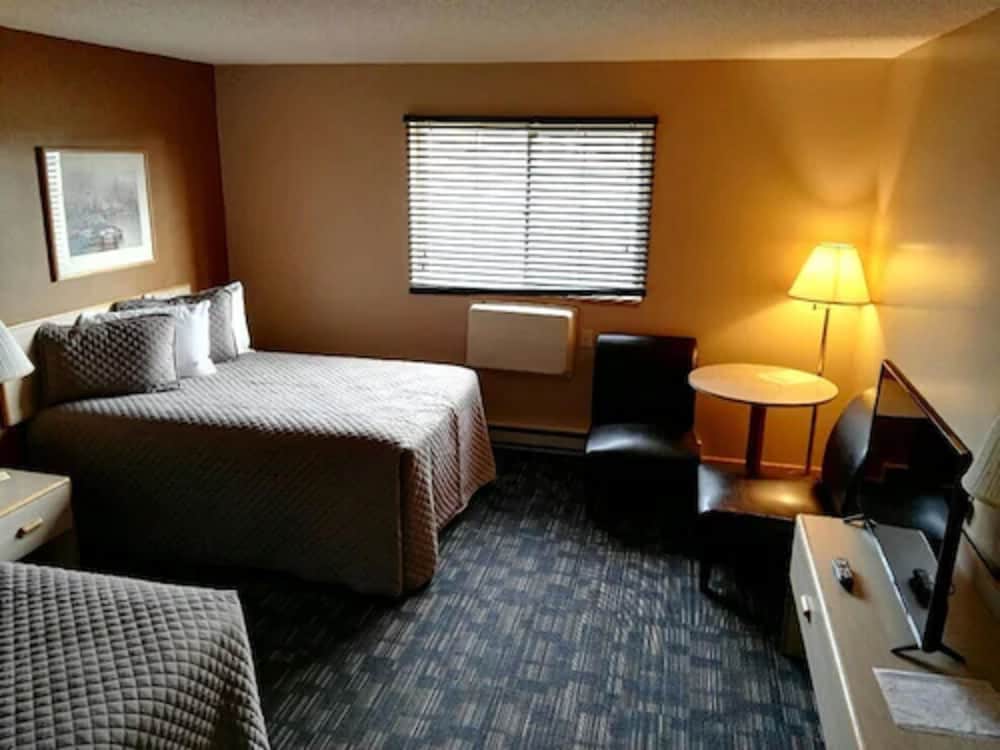 Lakeside Motor Inn 1