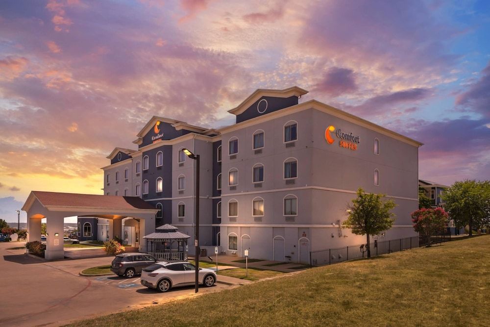 Comfort Suites Lake Worth 1