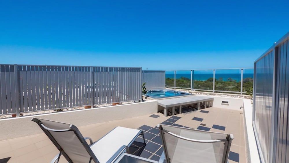 White Shells Luxury Apartments Marcoola 1