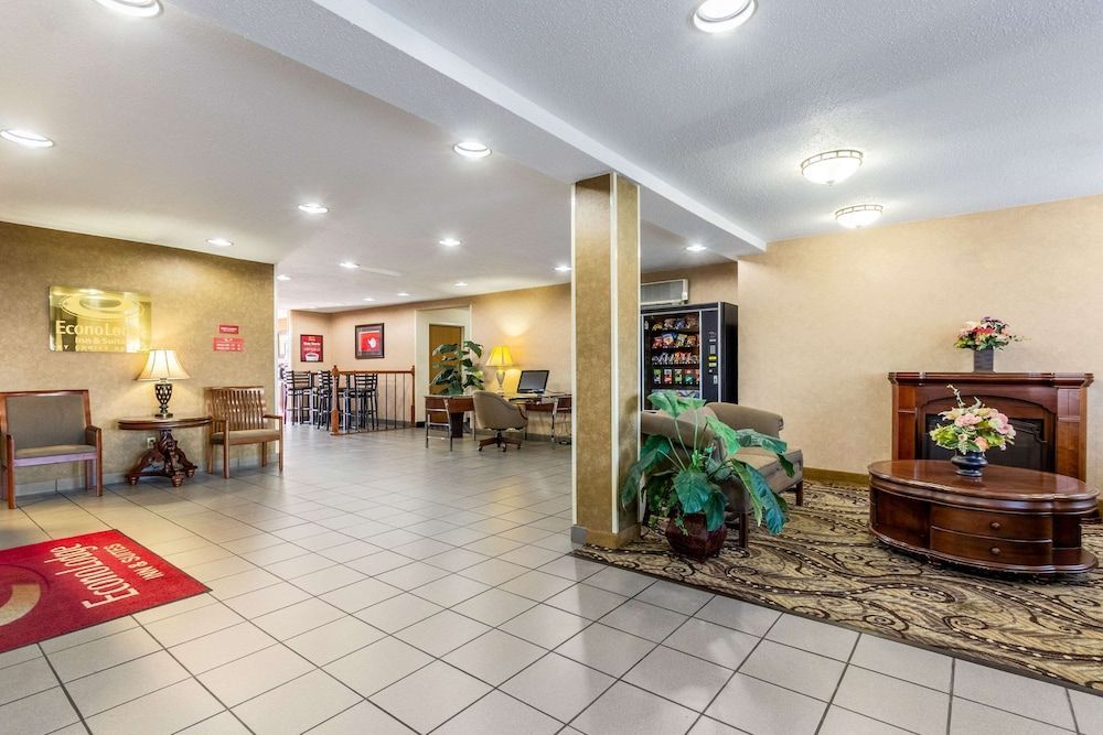 Econo Lodge Inn & Suites Evansville East 2