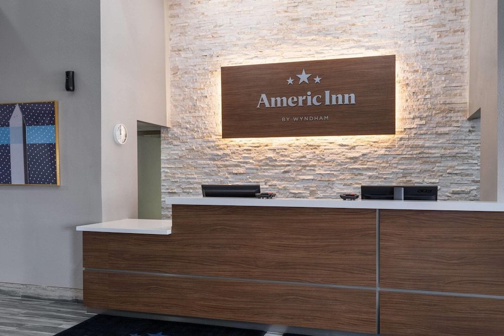 AmericInn by Wyndham Urbana Champaign University Area 2