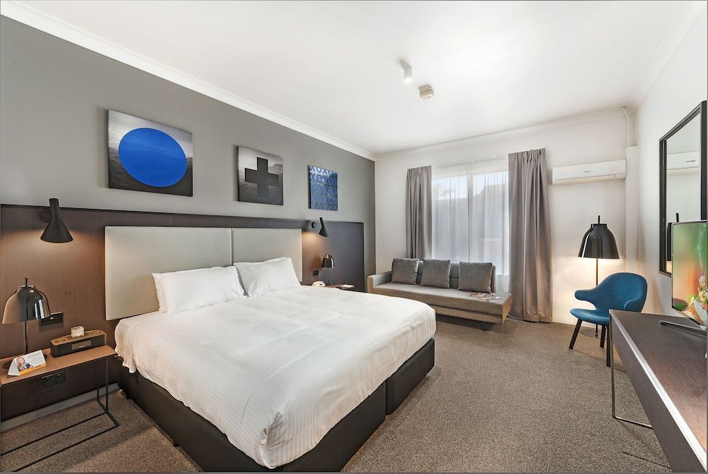 Silkari Urban CKS Sydney Airport Hotel 1