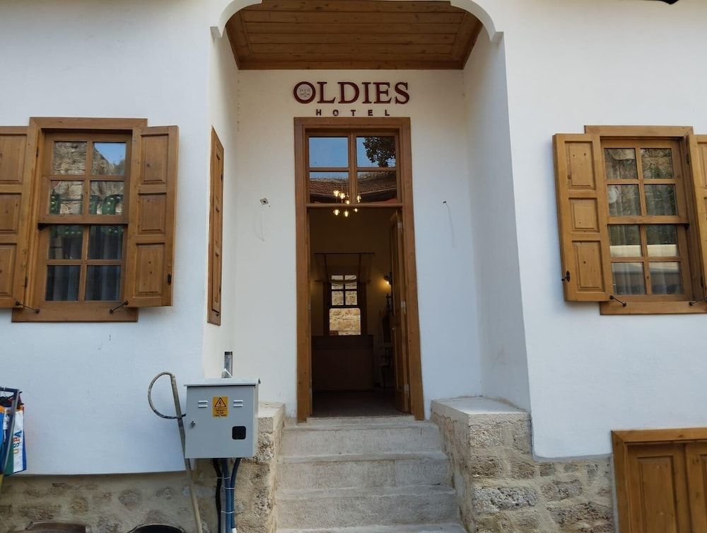 Oldies Hotel 2