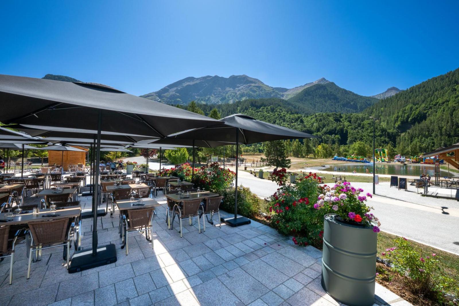 Hôtel et Camping O2 Orcières Outdoor Area 1