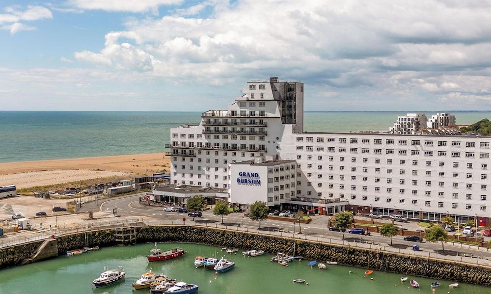 The Grand Burstin Hotel 1