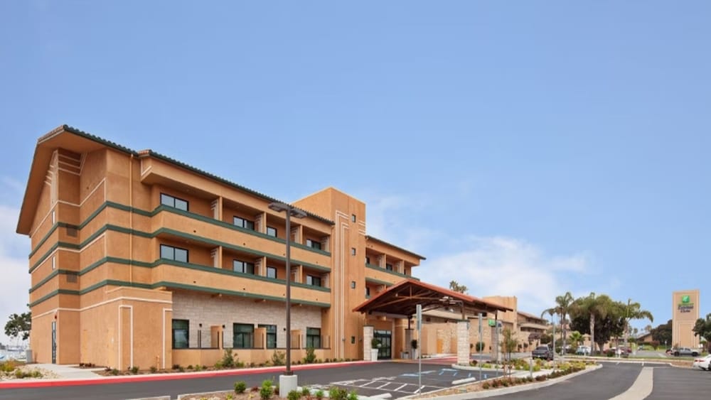 Holiday Inn Express & Suites VENTURA HARBOR by IHG 1