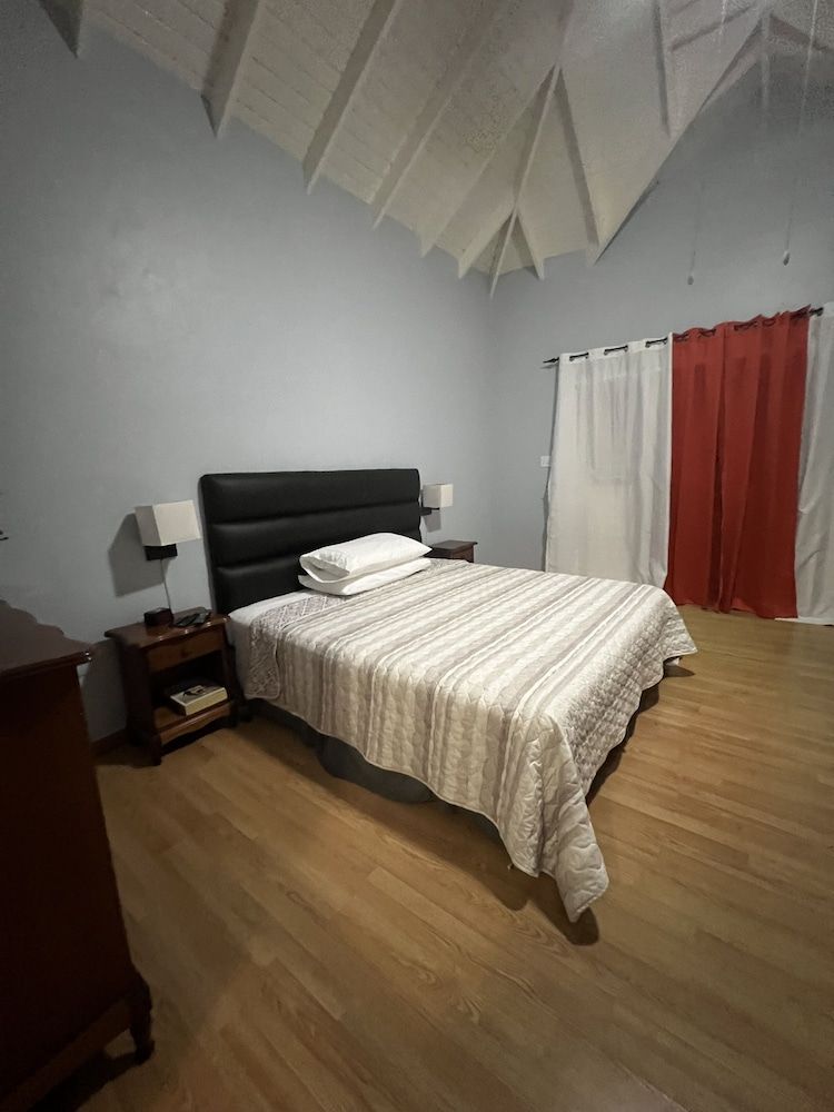Studio Chateau - Manor Park, Kingston 8 2