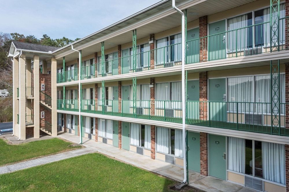 Days Inn by Wyndham Jellico - Tennessee State Line 1