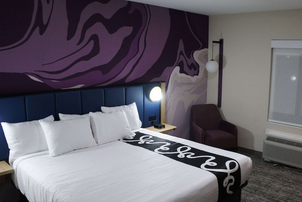 La Quinta Inn & Suites by Wyndham Memphis East 1