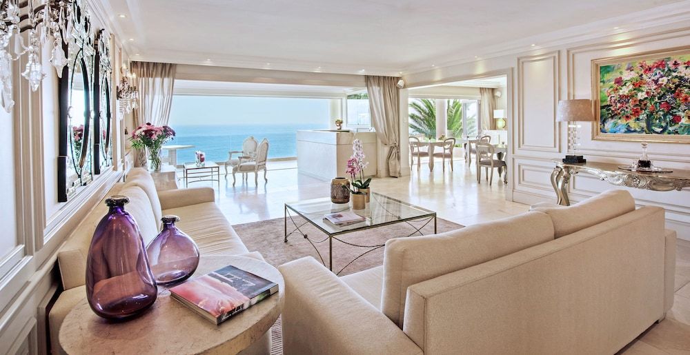 The Clarendon - Bantry Bay 1