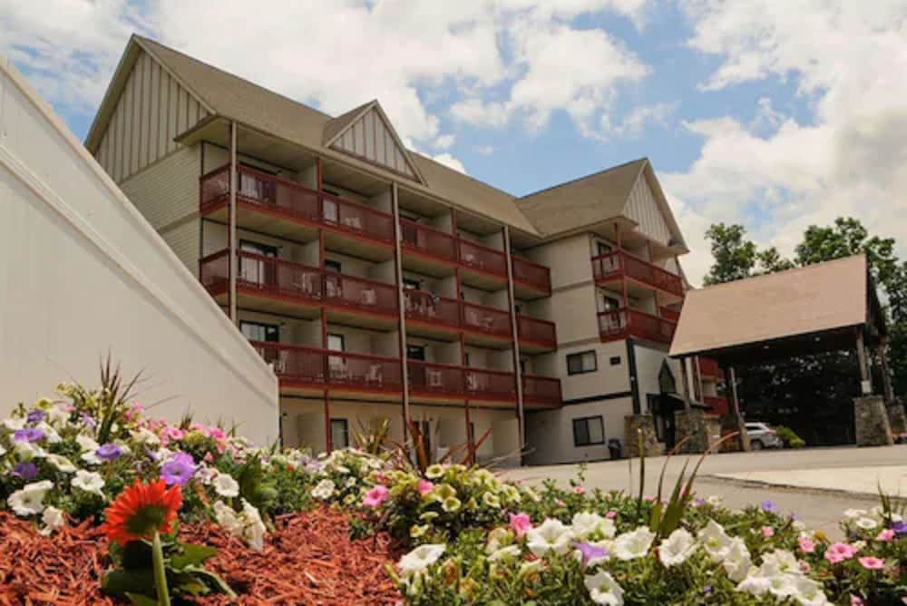 Days Inn by Wyndham Waynesville NC 1
