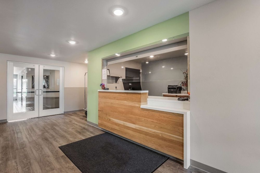 WoodSpring Suites Chicago Midway 2
