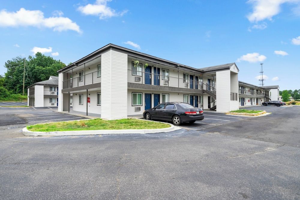Southern Suites Kennesaw 1