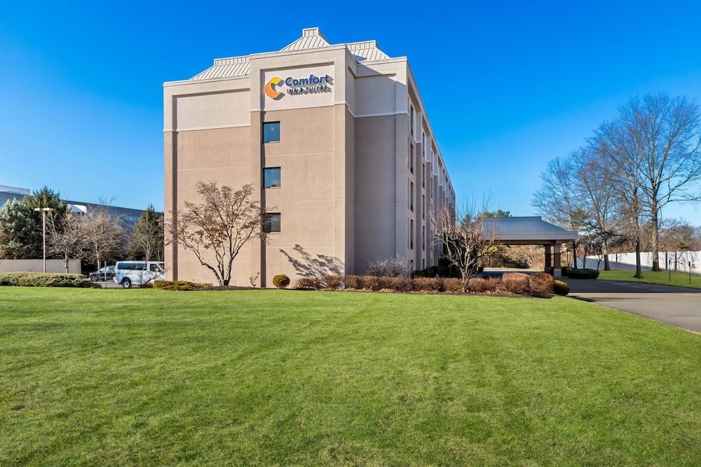 Comfort Inn & Suites Somerset - New Brunswick 1