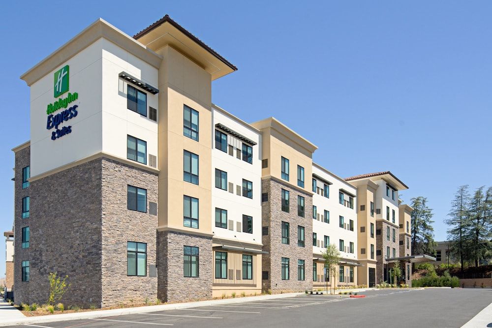 Holiday Inn Express & Suites VALENCIA - SANTA CLARITA by IHG 1