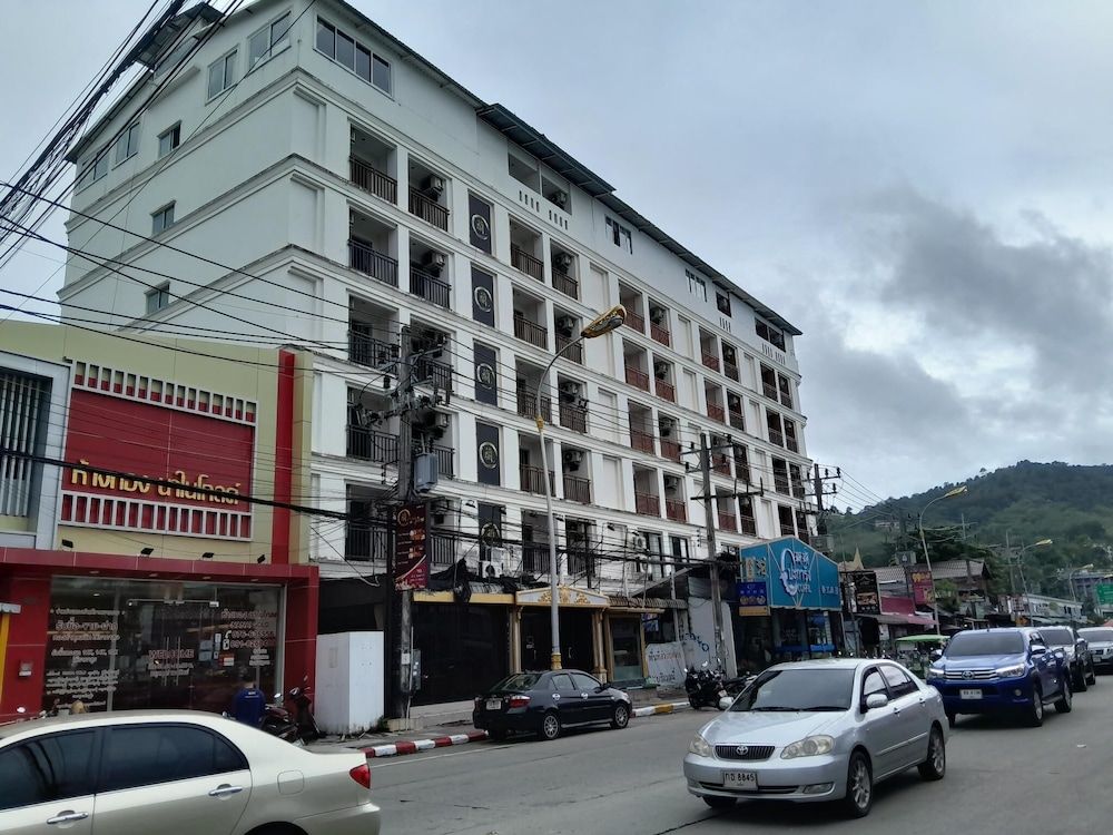 Sereneburi Patong Hotel 1