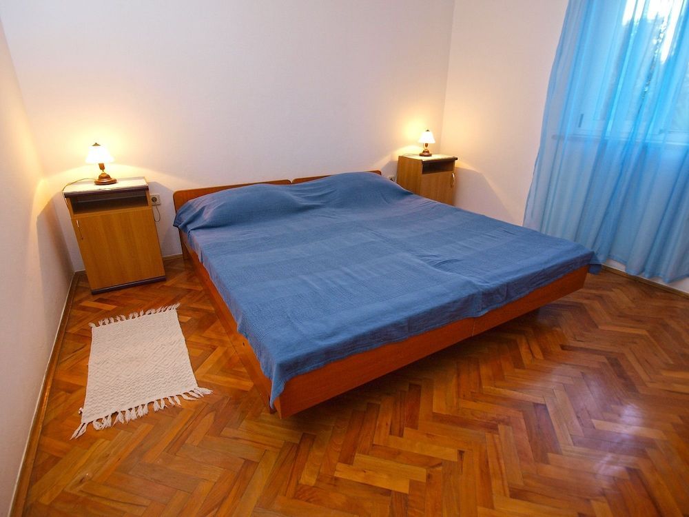 Apartment 977 2