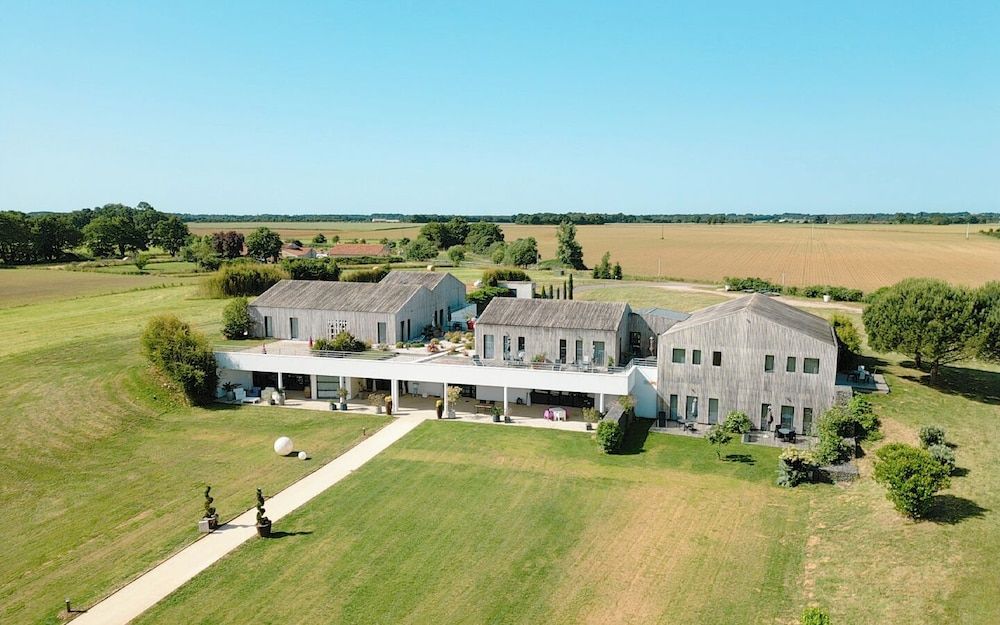 Appart'Hôtel Piscine Montaigu 1