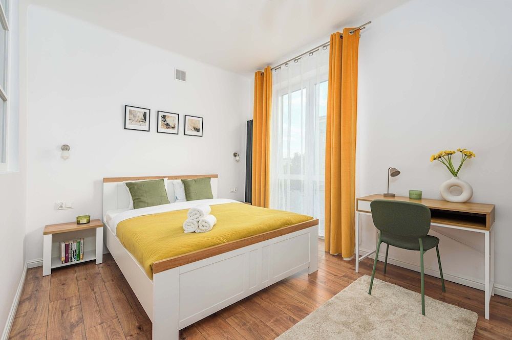 Lumina 3-room apart in the center Warsaw 1