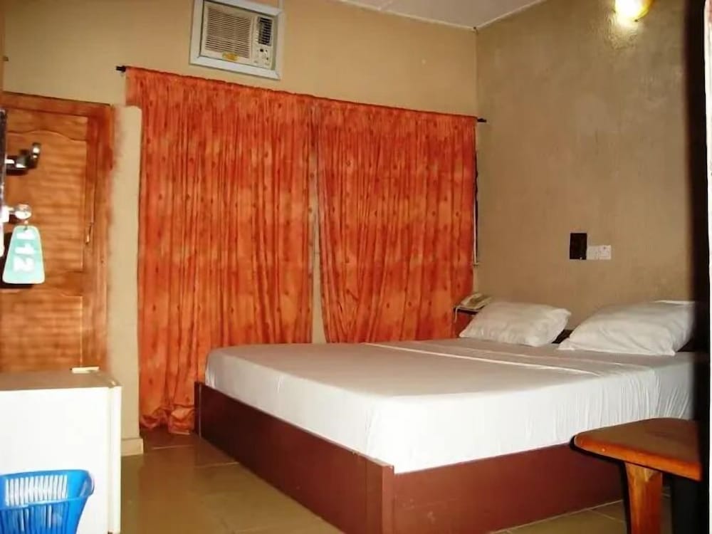Hillview Hotel 2
