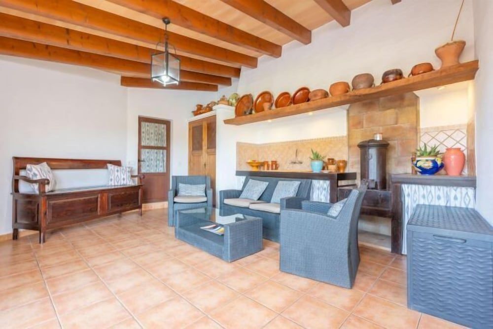 REYNES - Rustic villa with private pool and free Wi-Fi 2