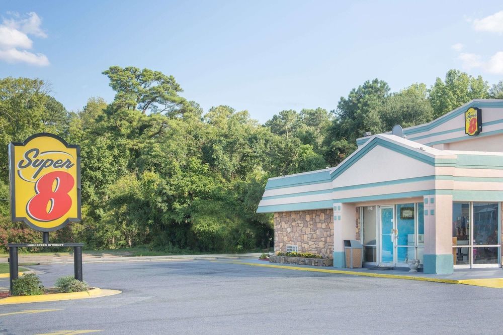 Super 8 by Wyndham Durham/University Area NC 1