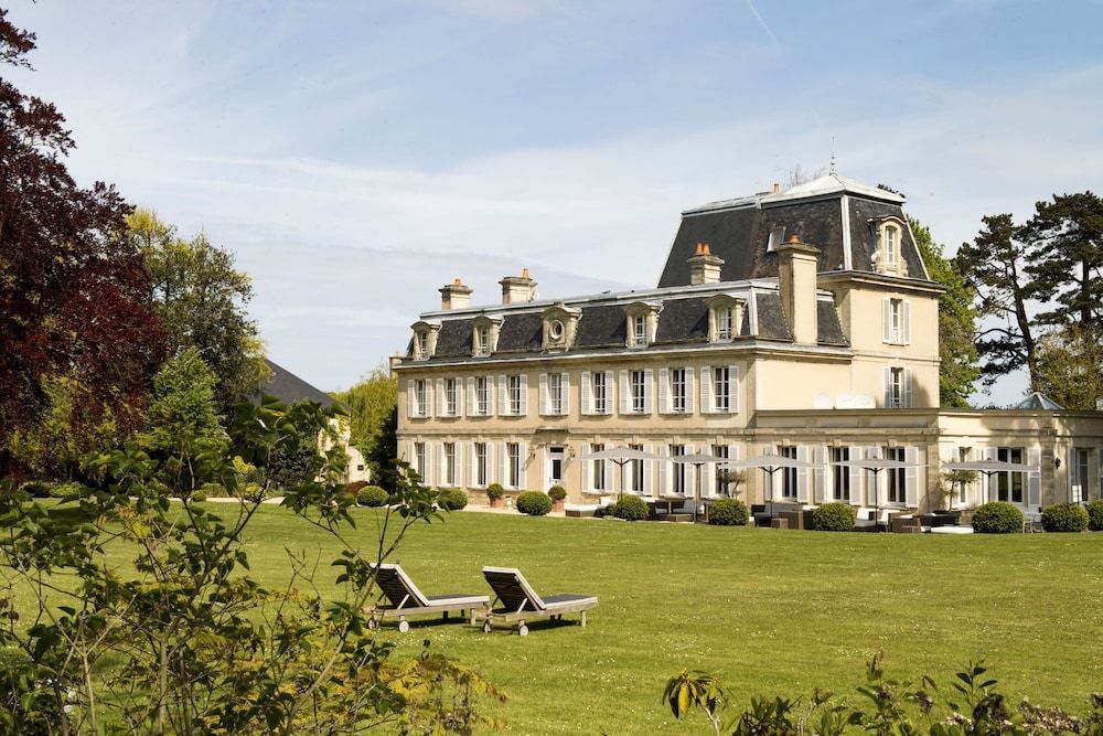 Chateau La Cheneviere 1