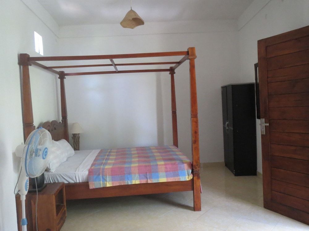 Amed Sari Beach Guesthouse 2