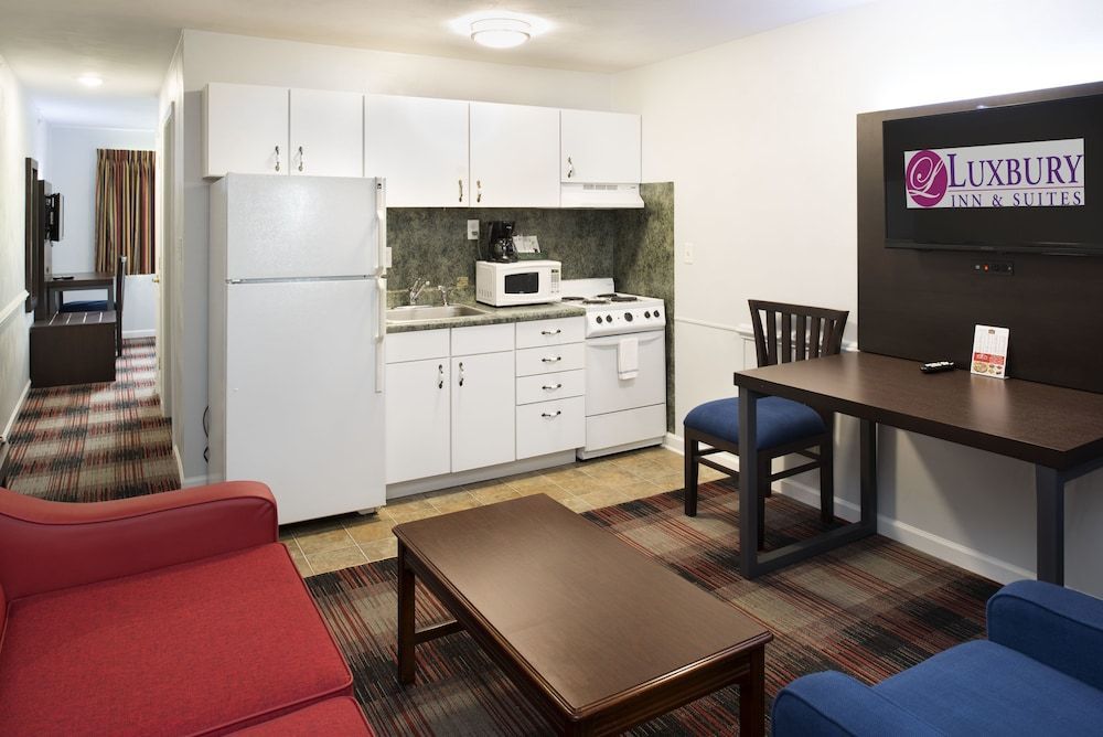 Luxbury Inn & Suites 1