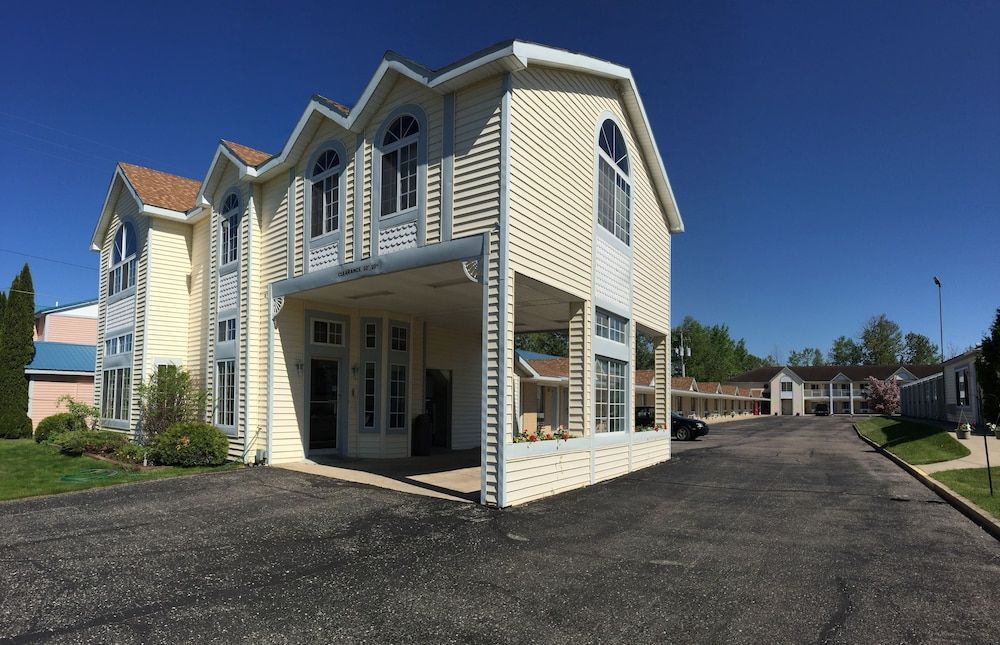 Thunderbird Inn of Mackinaw City 1