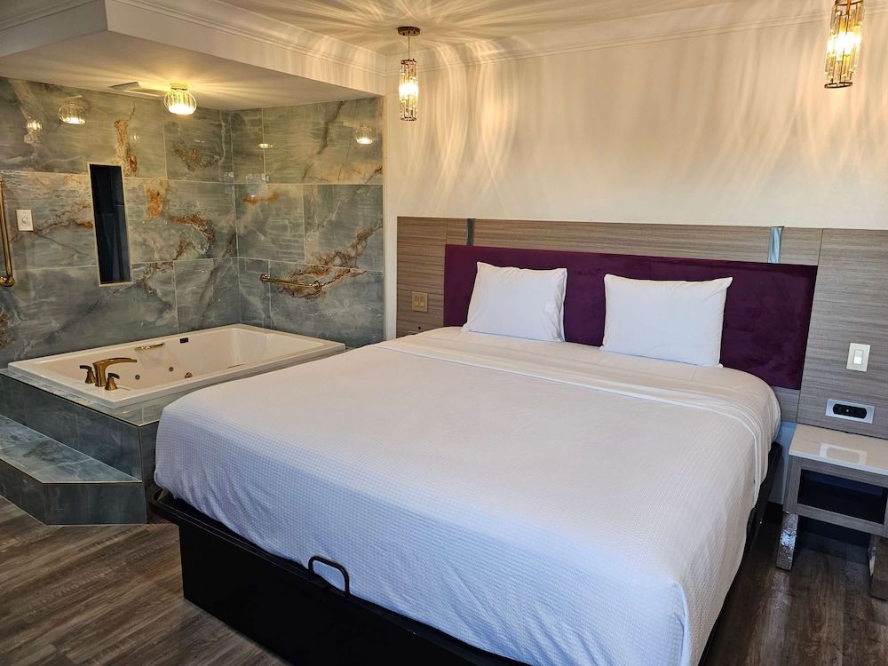 Travelodge Inn & Suites by Wyndham Fullerton 1
